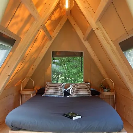 مكان تخييم Presanella Mountain 4*