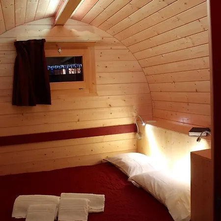 مكان تخييم Presanella Mountain 4*